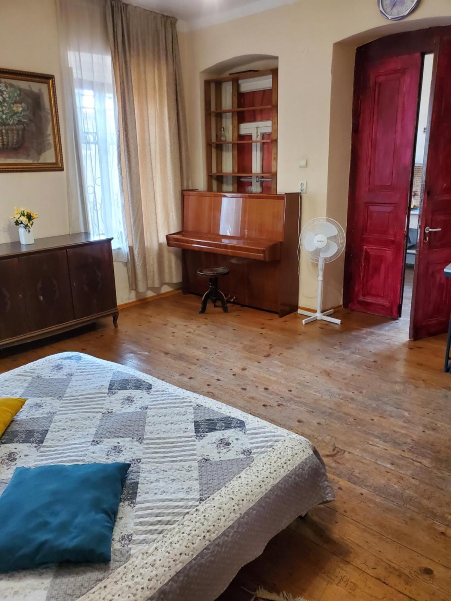 Уиут Ниниа Сад Apartment Tbilisi Bagian luar foto
