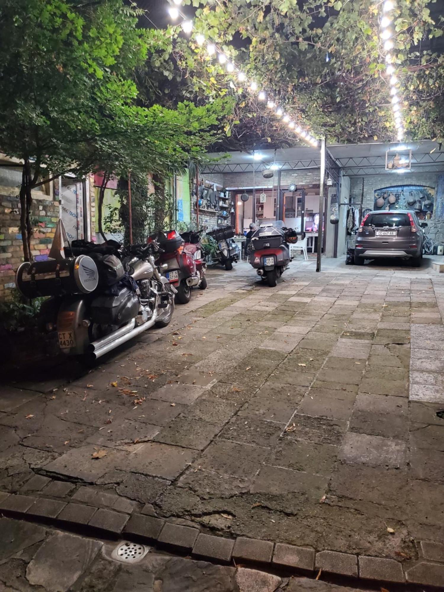 Уиут Ниниа Сад Apartment Tbilisi Bagian luar foto